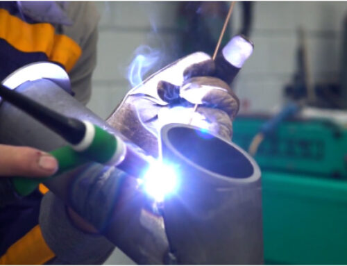 Solda com equipamento High Pulse